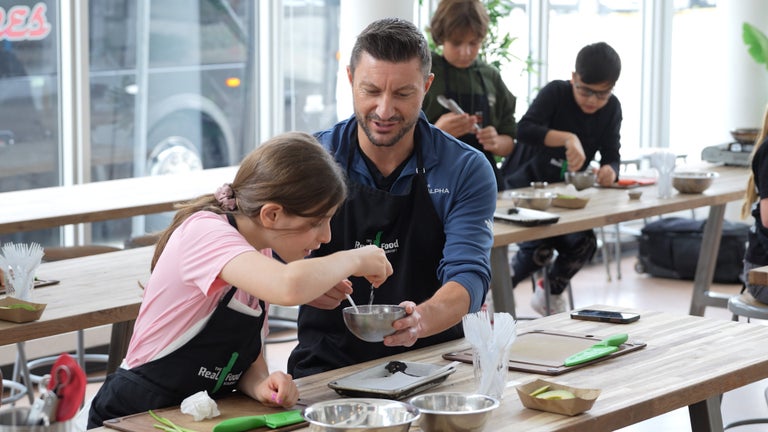 Chris Hayes teaching nutrition at Alpha Miami.