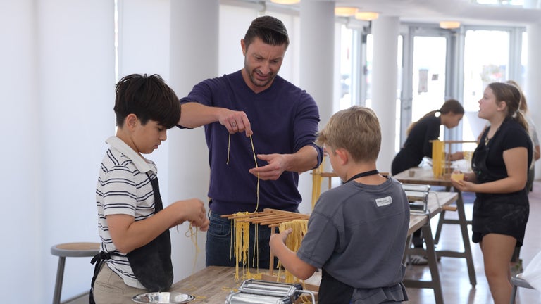 Chris Hayes teaching students at Alpha Miami