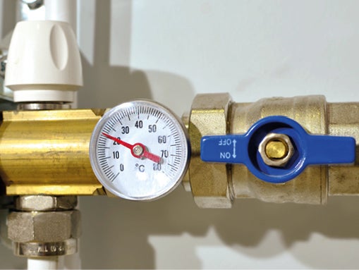 Temperature gauge on a pipe