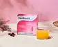 Rosa Medibiotix Cranberry D-Mannose Produktverpackung neben Cranberries.