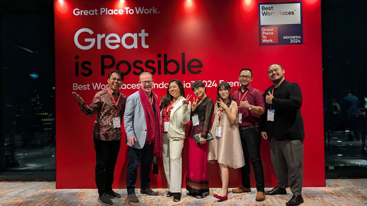 Marty and Indonesian team accepting GPTW award