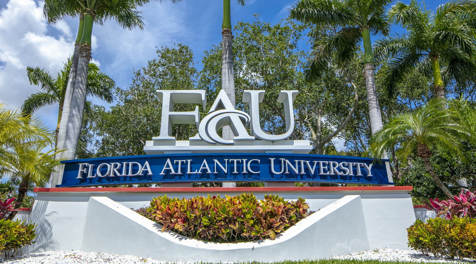 A large Florida Atlantic University sign on campus.