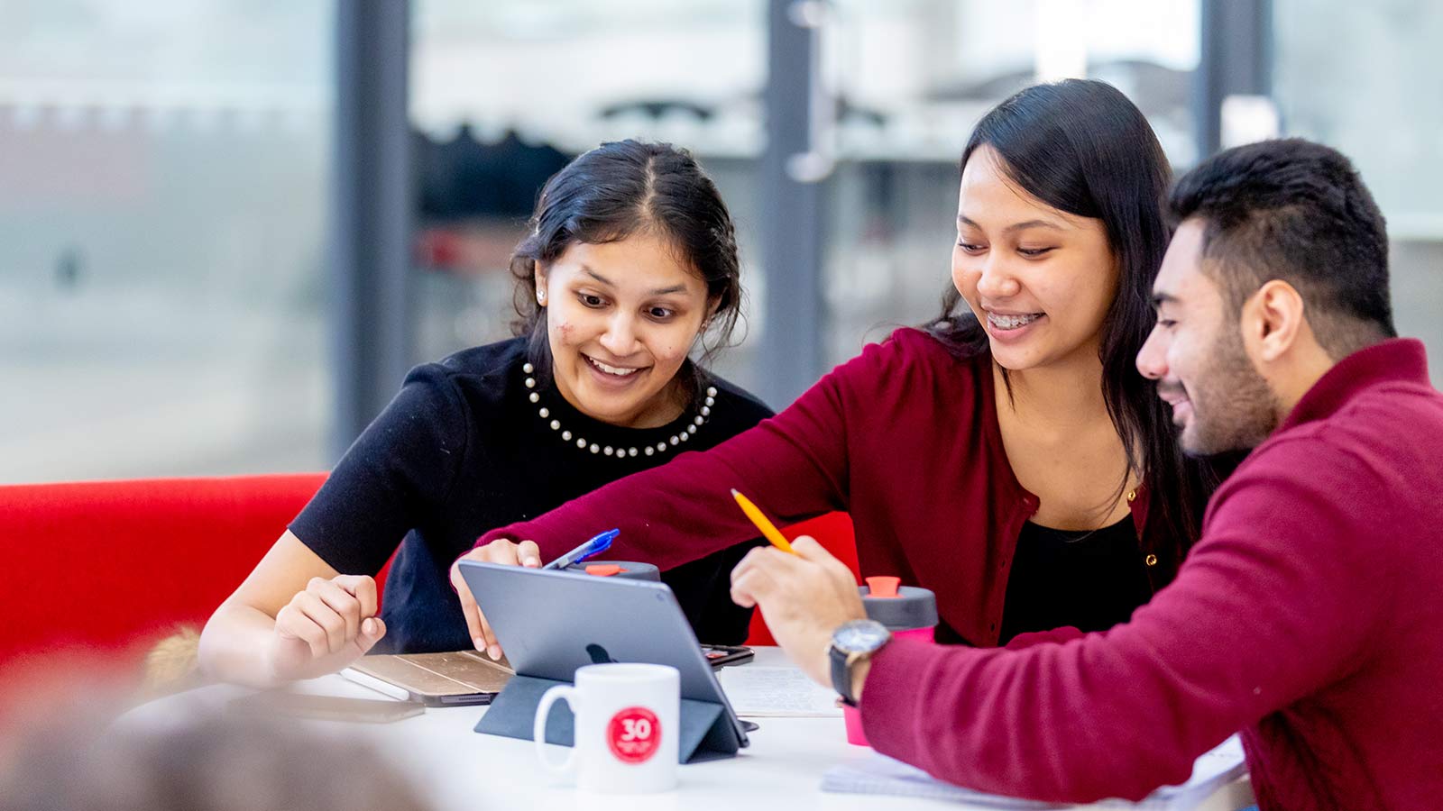 卡迪夫大学的学生携手合作