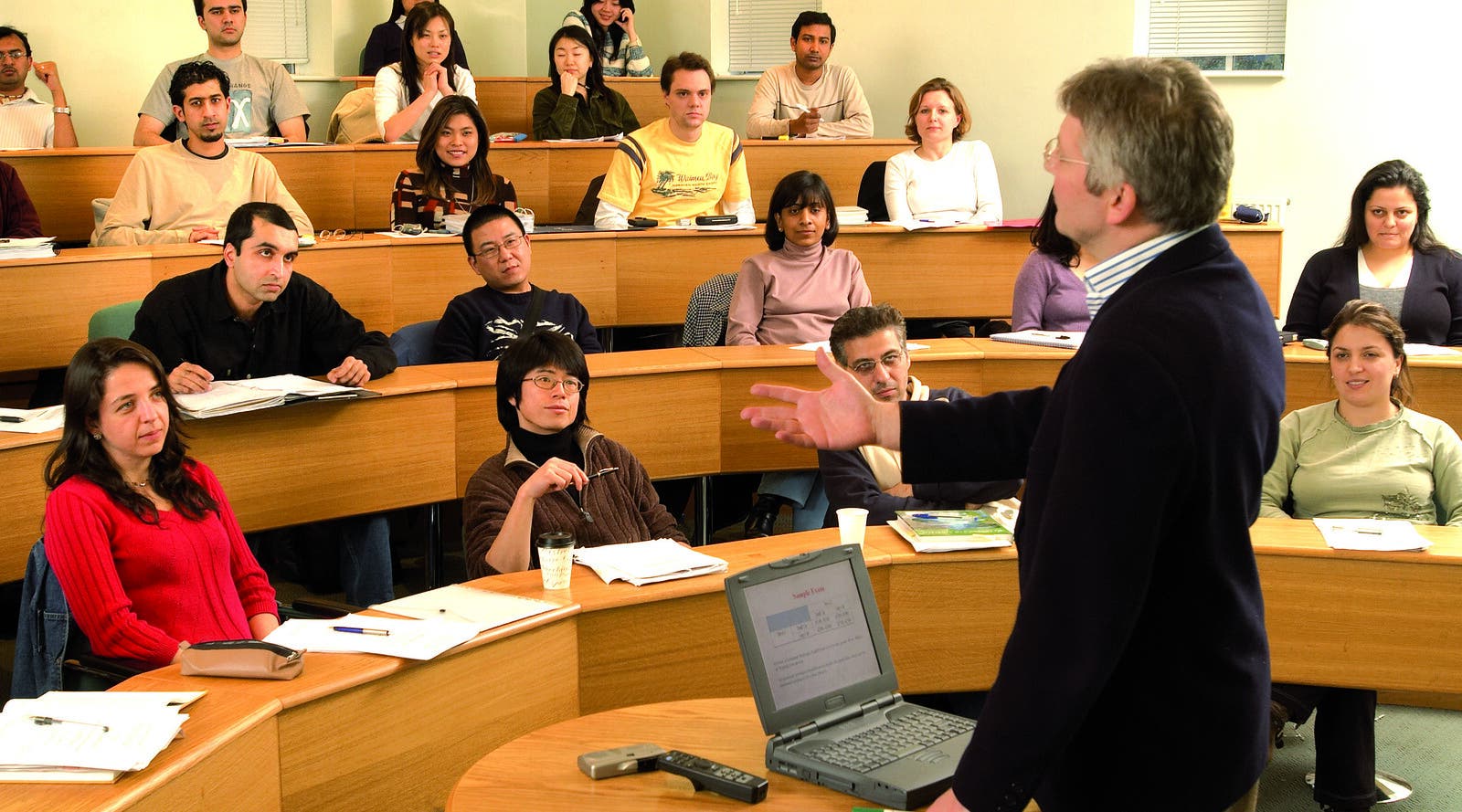 An economics lecture at the International Study Centre