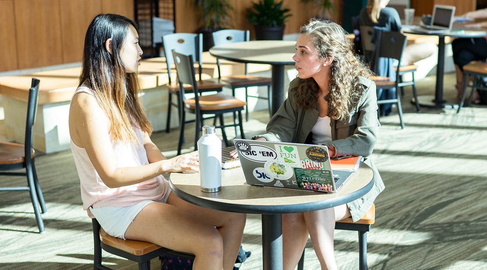 Baylor students studying in cafeteria