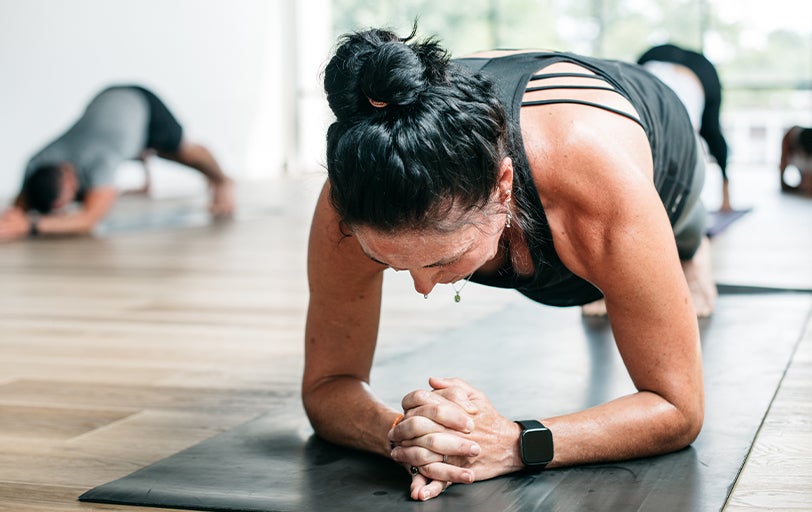 Woman doing a plank 