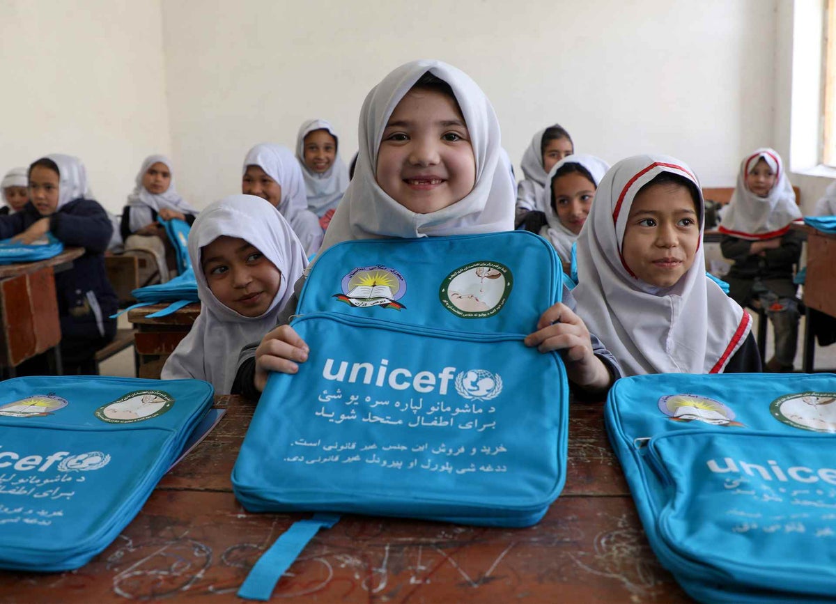 Children with UNICEF backpacks