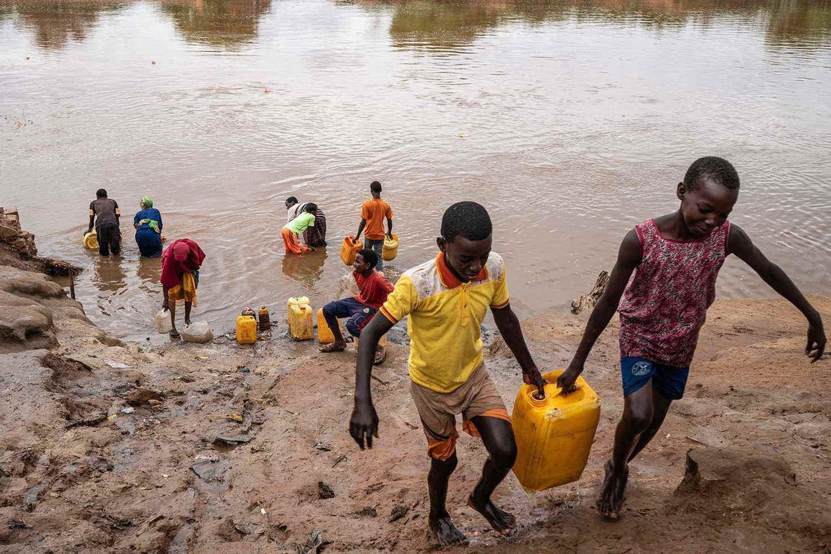 Kids gathering water