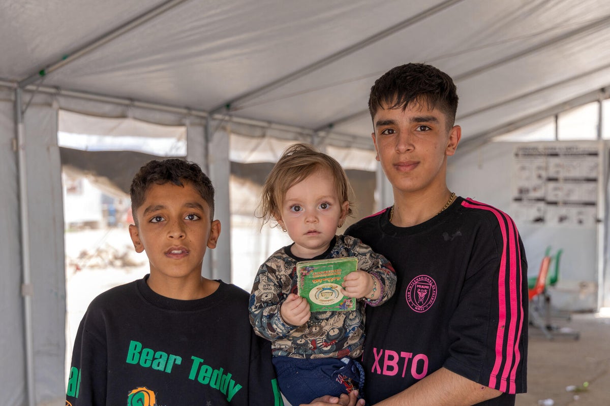 Children at the border of Iran and Afghanistan