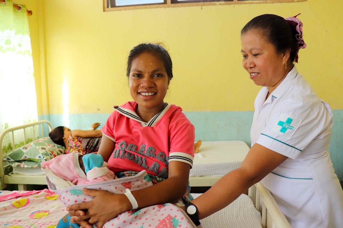 Midwife Ana looks after mum Natalia and her new baby boy, Socrates. He is her third little boy and is just six hours old in this photo.