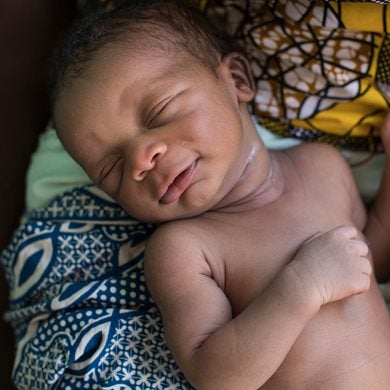 Mamadou was born healthy thanks to the help of UNICEF-trained doctor, Soumaila Traore. 