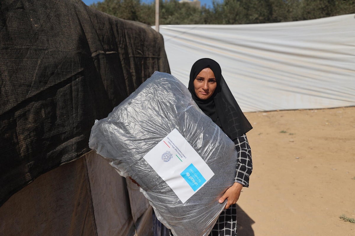 Distribution of blankets and mattresses to vulnerable families in Gaza.