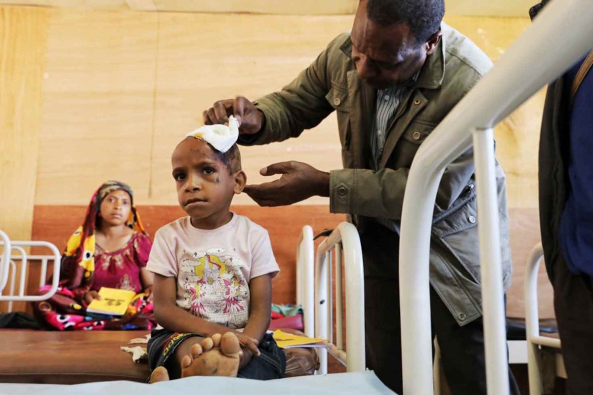 Douglas has his wound inspected at Mount Hagen Hospital.
