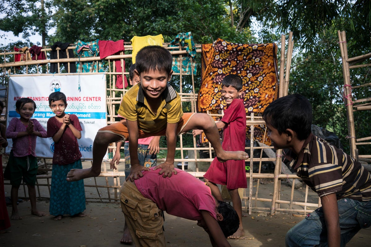 UNICEF’s learning centres and child-friendly spaces give Mohammed and Hamida a chance to keep going to class and having fun.