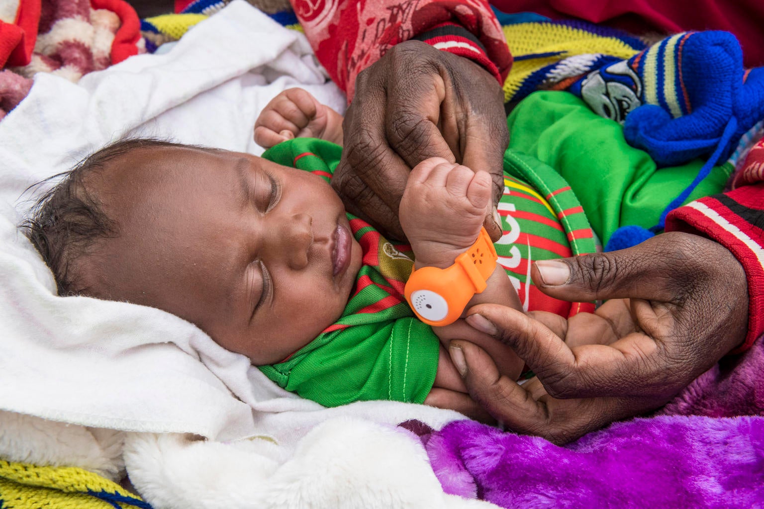 In Tambul District of the Western Highlands province, Papua New Guinea, a programme, ‘Savings Lives, Spreading Smiles’ is being delivered to help mothers protect their babies from hyperthermia