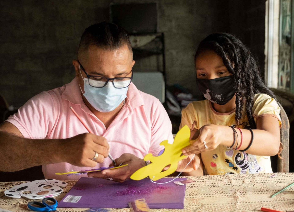 Luis visits his student Brithany to provide psychosocial support in Ecuador during the pandemic.