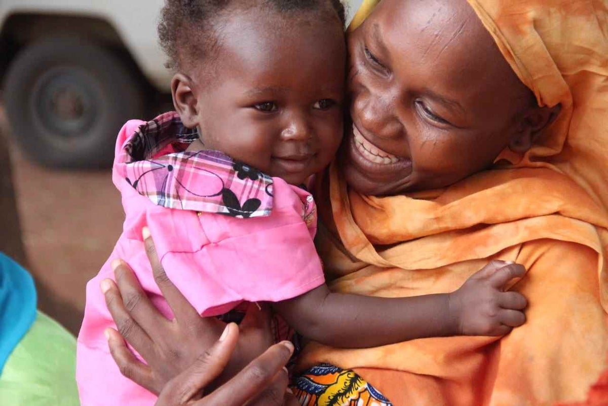 Idéita Kaltouma with her daughter Hanane at a health centre in Chad. 
