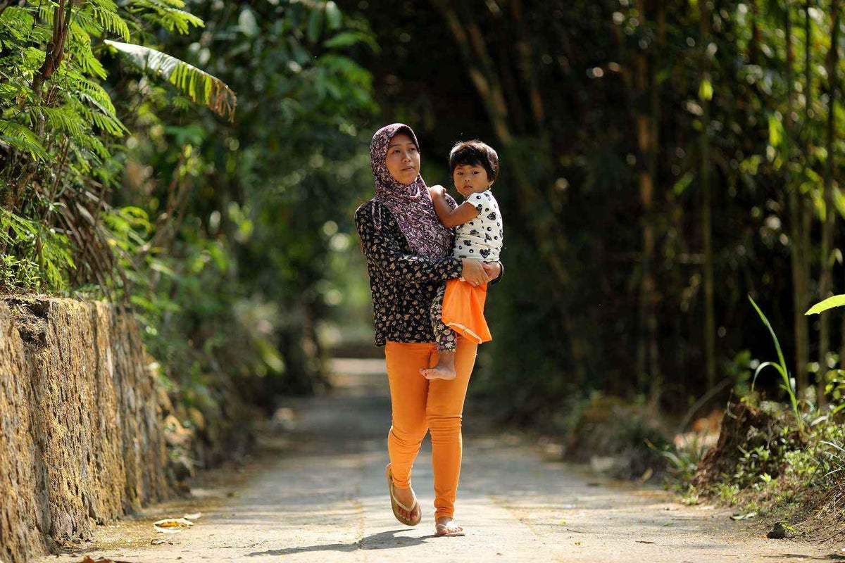 Rita is a volunteer community health worker who provides information and counselling to help mothers and their children improve health and nutrition 