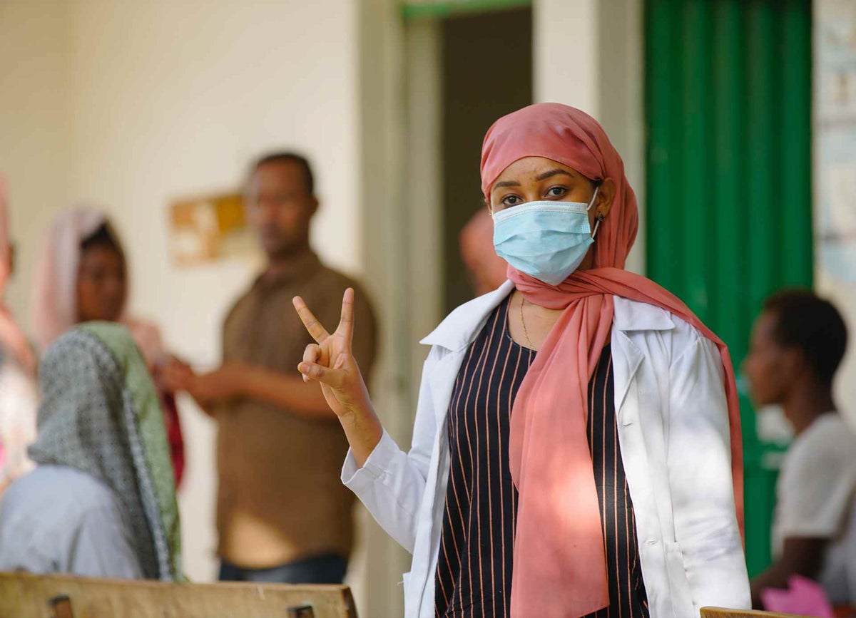 A health worker at a vaccination centre.