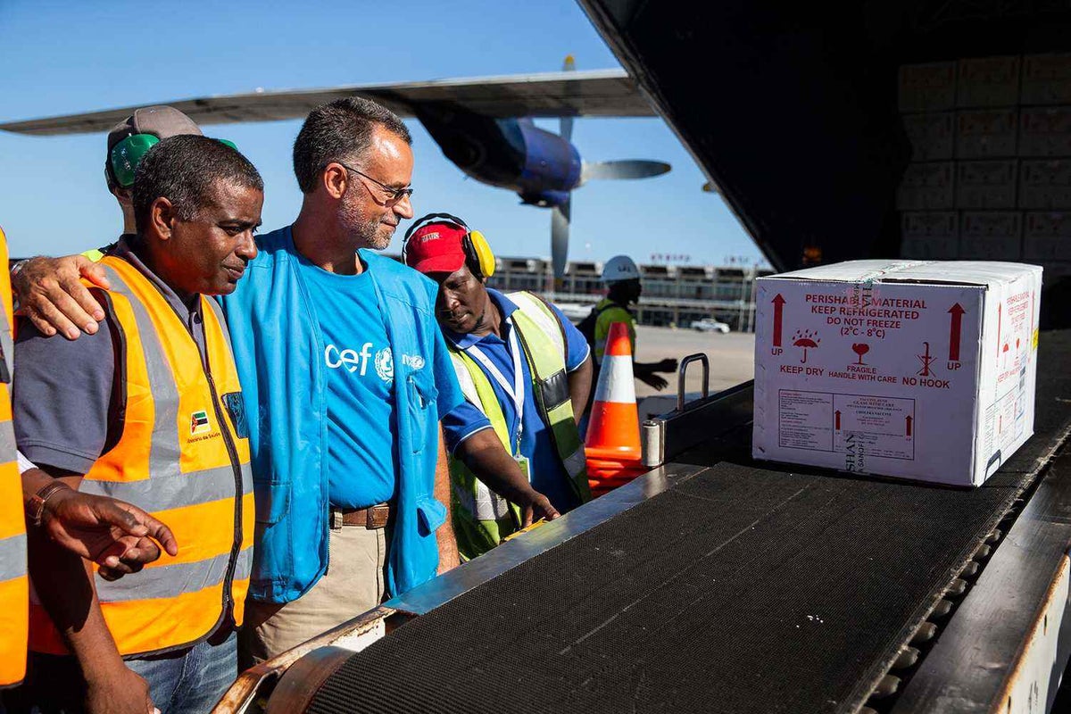 A life-saving arrival: Doctor Alexandre Boon, UNICEF Maternal and Child Health Specialist, stands with his hand on the shoulder of an official from the Ministry of Health From Mozambique.