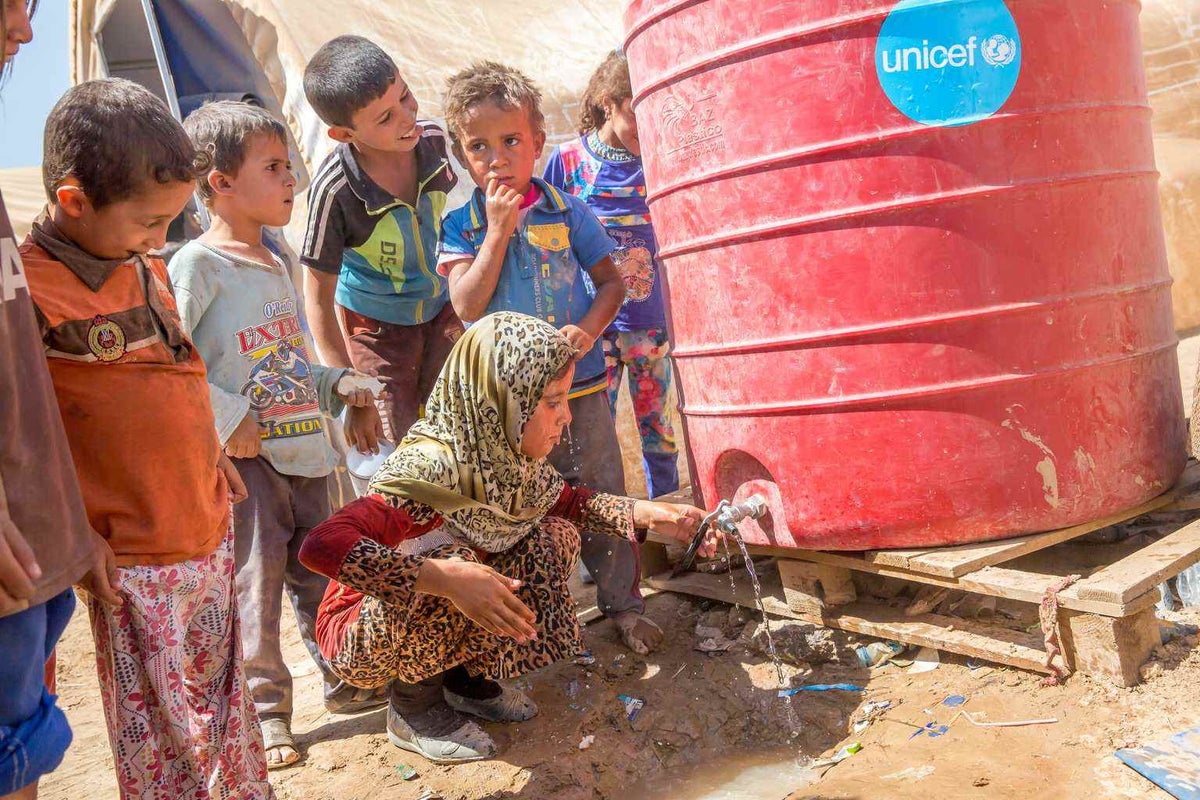 Children get water from tank