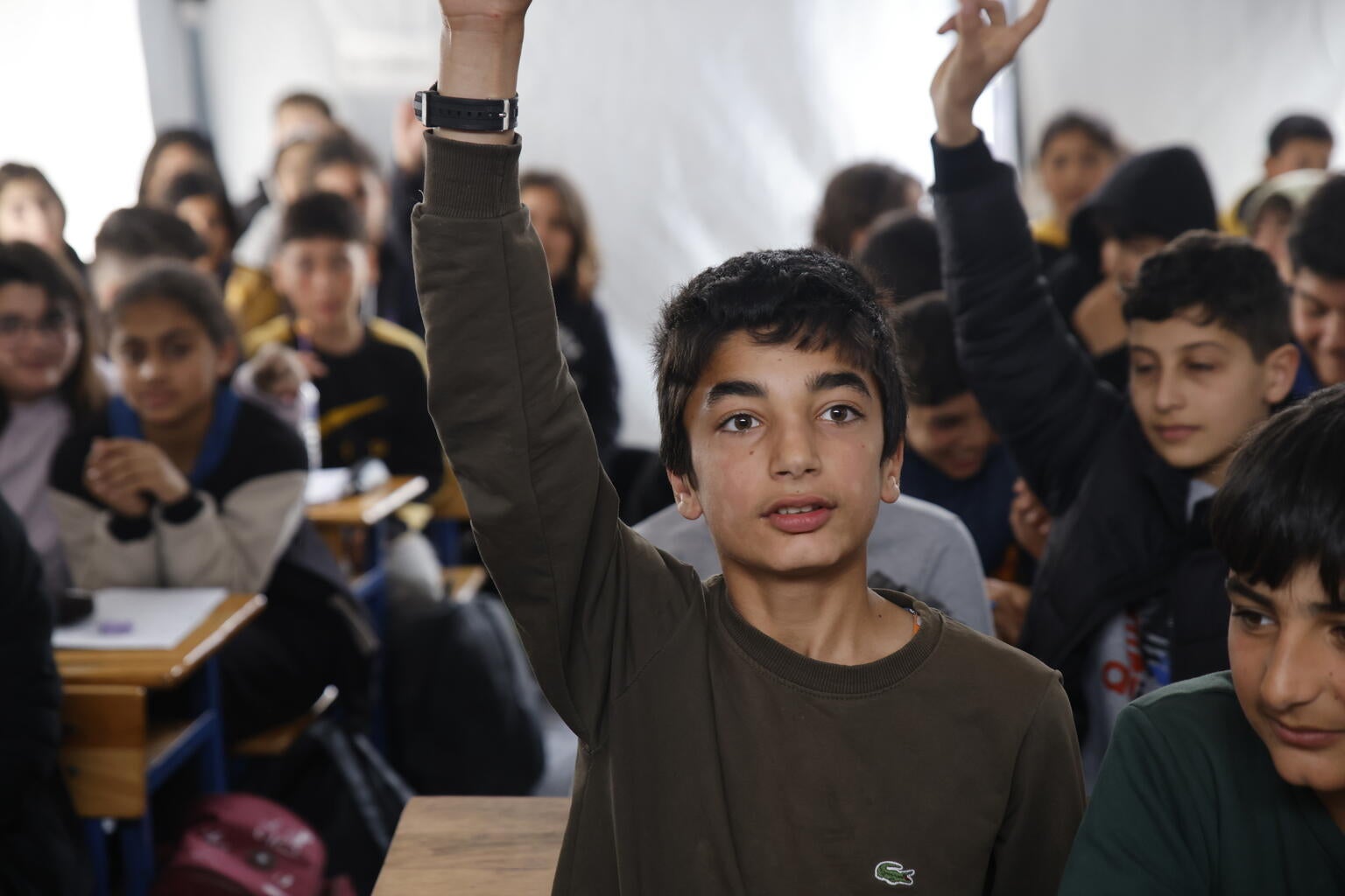 Children attend school in a UNICEF-supported classroom at a temporary shelter in Türkiye.