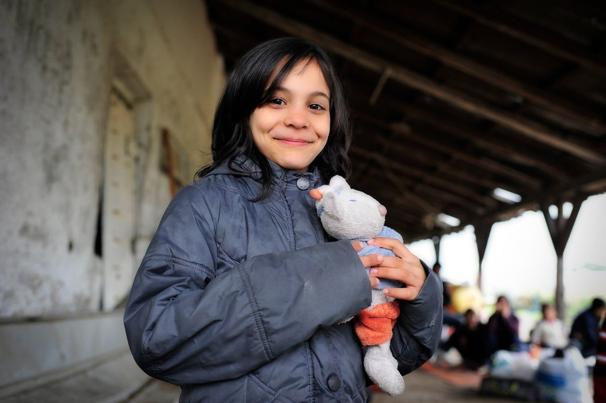 8-year old Jowaher, holds on to her favorite toy while she waits to enter Vinojug reception center, in the former Yugoslav Republic of Macedonia.