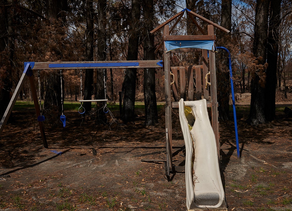 Burnt play equipment in Bairnsdale, VIC © UNICEF Australia/2020/Simons