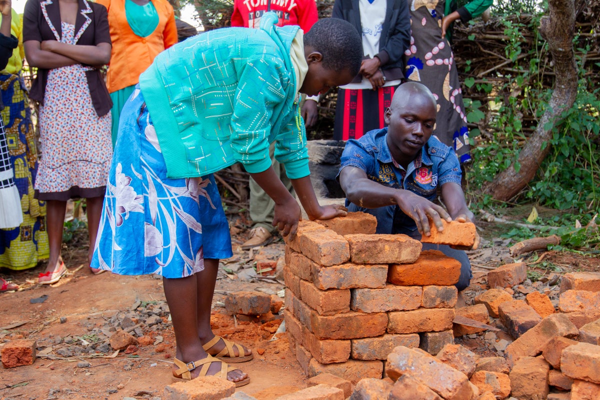 Burundi students building a stove 