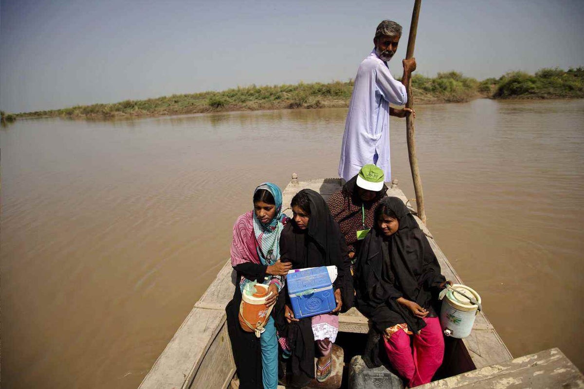In this province of Pakistan, the only way to reach children is by crossing the Indus river. So that’s exactly what this polio team does.