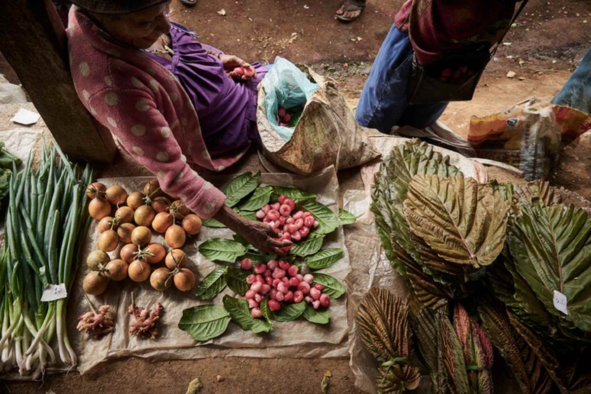 Unlike the village of Siure, where a road divides the land between the opposing Silku and Kamaneku tribes, the market in Kerowagi is neutral ground and everyone is welcome