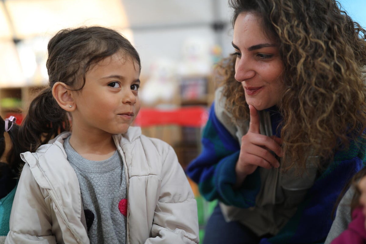 A young girl attending a child-friendly school in Turkiye.