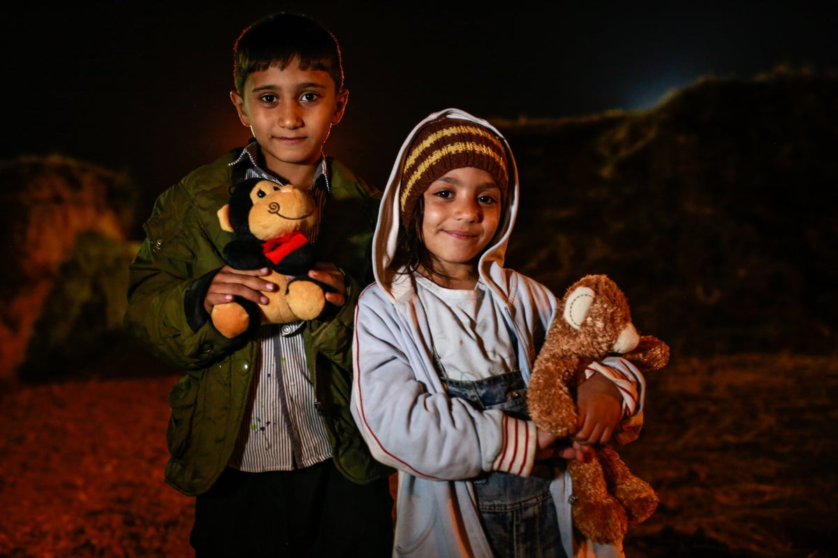 Croatia, at the Opatovac registration and transit centre on the border with Serbia, Mahmood, 7, from the Syrian Arab Republic and his sister Zahra, 5, receive stuffed animals