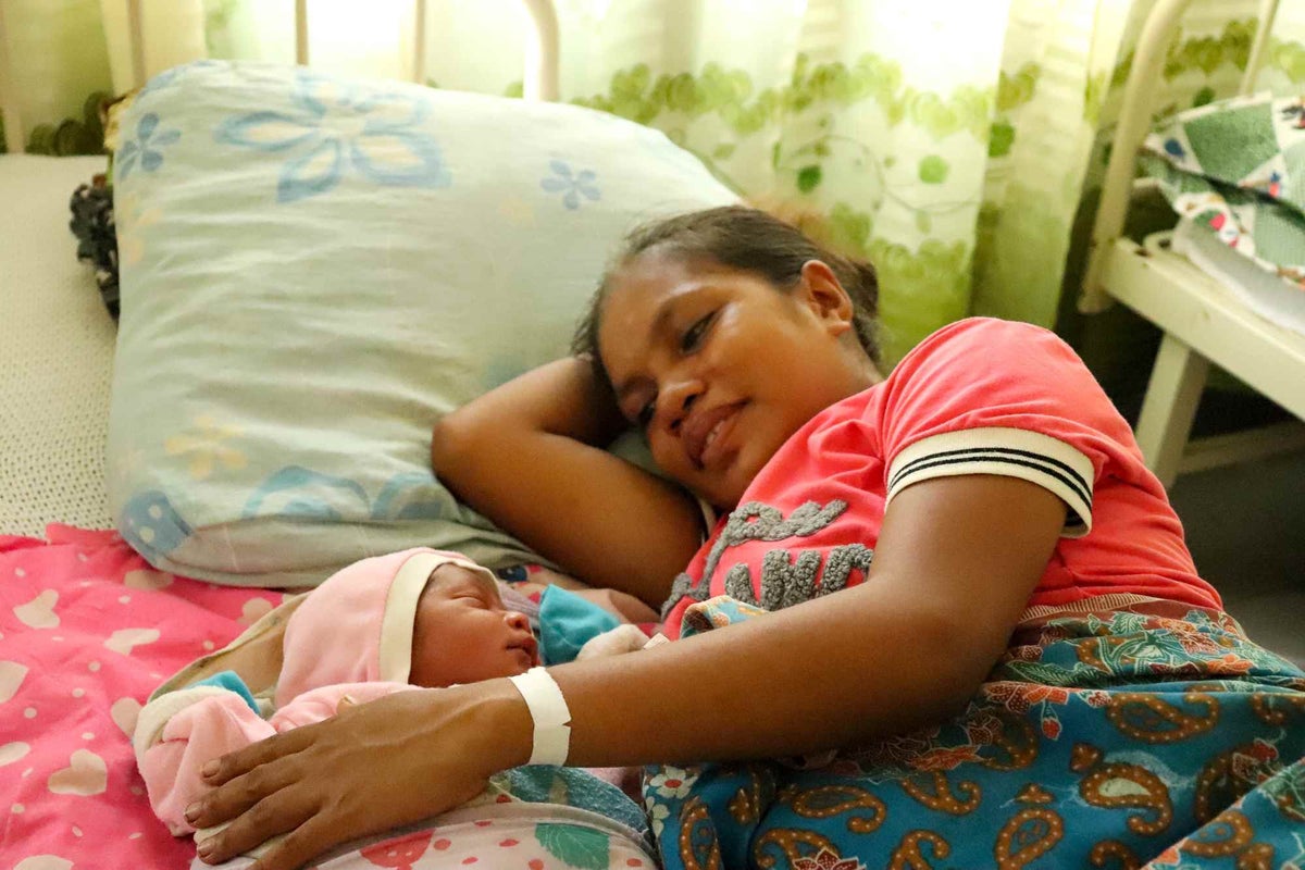 Natalia with her newborn baby boy at the Viqueque Health Centre, which is supported by UNICEF through the program Jonia works on.