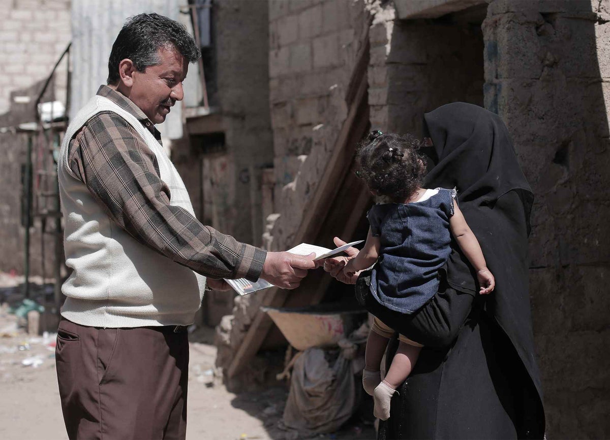 Ali Alraimi, a case manager working with one of UNICEF’s partners, visits Nour’s mother to take the family's personal information to refer them to the medical centre.