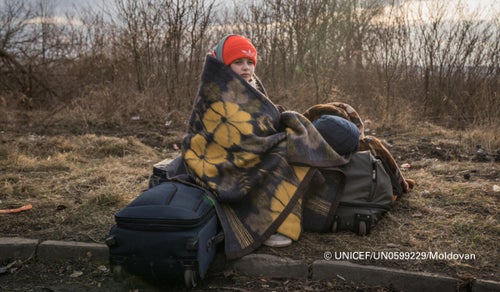 In 2022, young Valeria arrives in Romania with limited belongings seeking shelter from the conflict that started in her home country of Ukraine less than a week before. © UNICEF/UN0599229/Moldovan