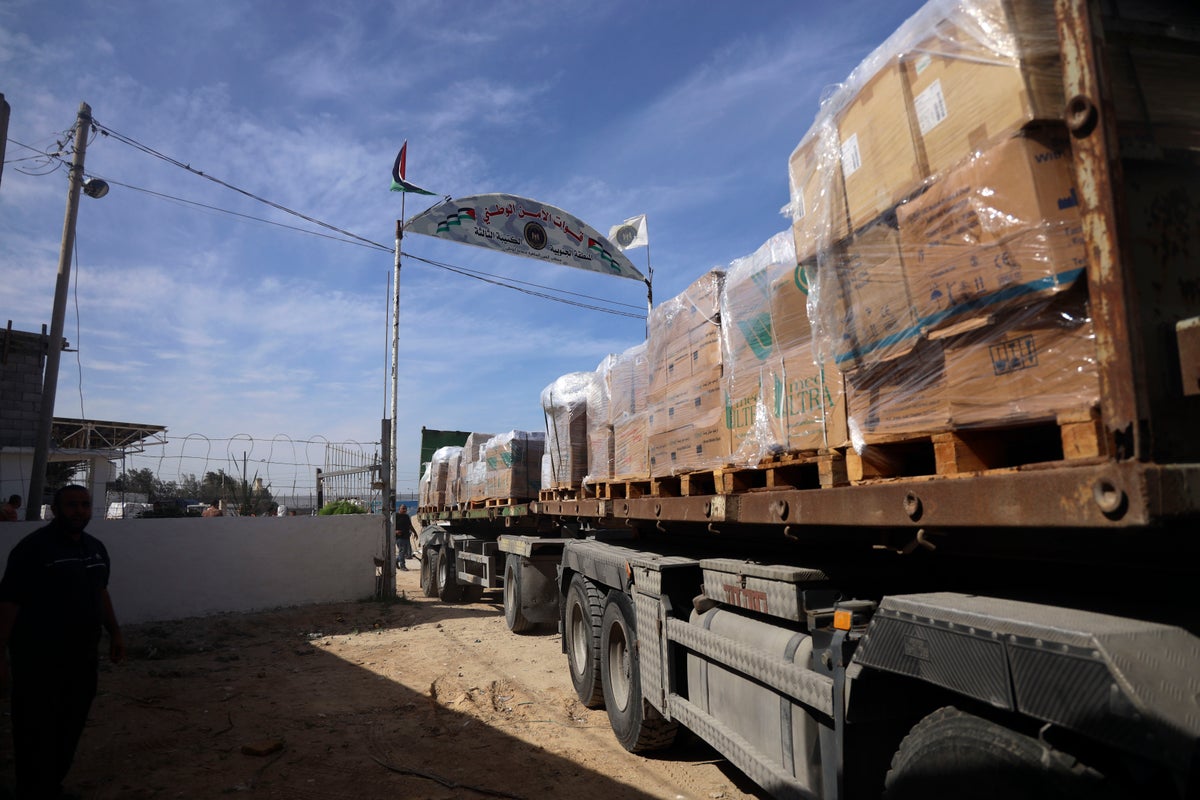 UNICEF, WHO, UNFPA and Red Crescent aid convoys began entering the Gaza Strip through the Rafah crossing border. 