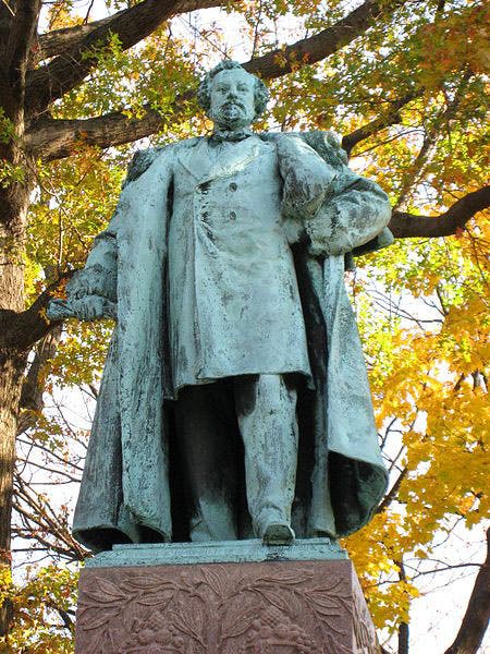 Statue of Samuel Colt, in Colt Park, Hartford (Wikimedia commons)