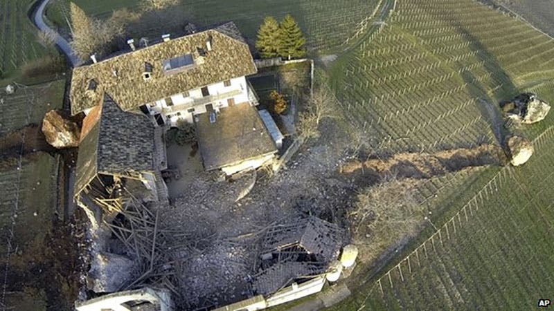 Wheat home destroyed by a rain of bridge stones, Farmington, Conn., now a state historic site (BBC.com)
