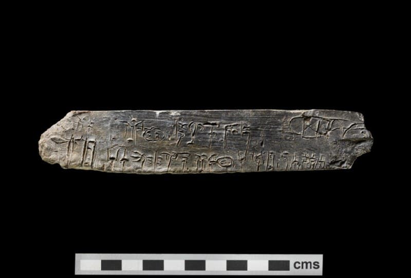 Linear B tablet found by Arthur Evans, now at the Ashmolean Museum, Oxford (collections.ashmolean.org)