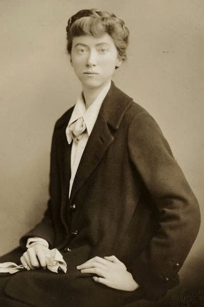 Portrait of a young Marianne Moore (literaryladiesguide.com)
