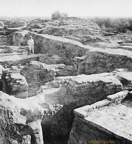 Excavations at Mohenjo-daro, late 1920s, photograph (harappa.com)