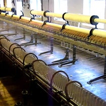 A working self-acting spinning mule at Quarry Bank Mill, frame from a video (Wikimedia commons)