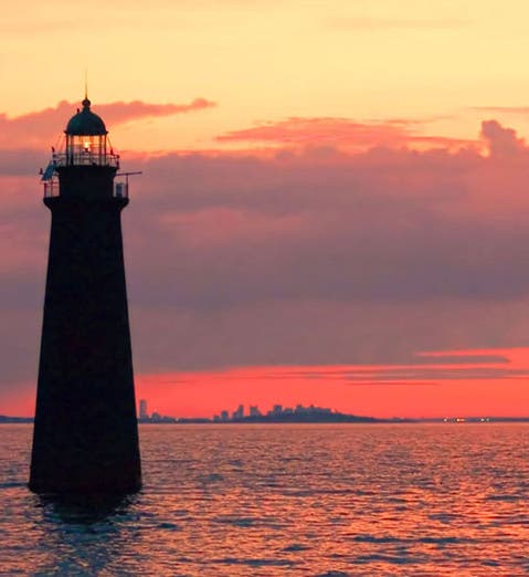 Minot’s Ledge Lighthouse, modern photo (newenglandboating.com)