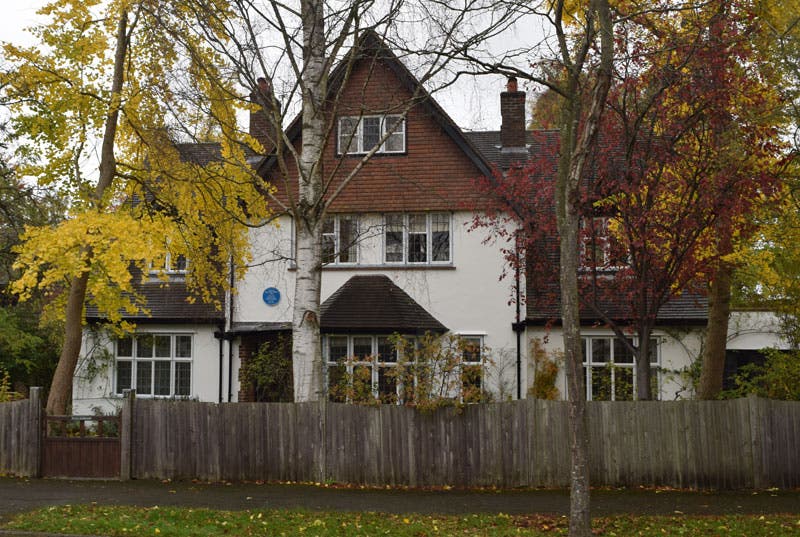 The house in Iffley, Oxford, where Hans Krebs lived from 1954 to 1981; note the blue plaque over the front door (oxonbluplaques.org.uk)