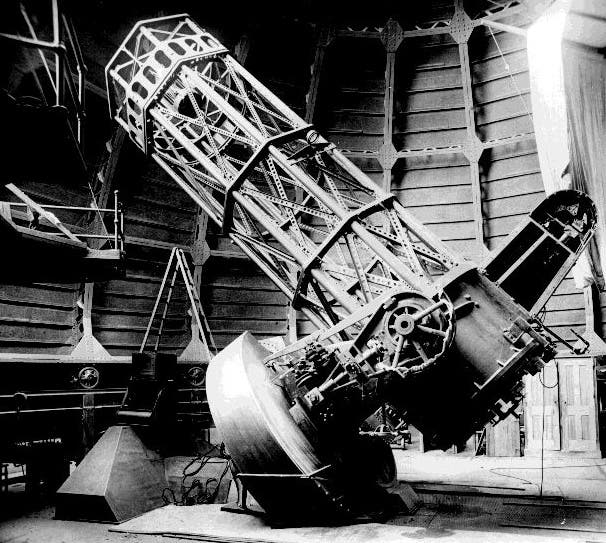 60-inch Mount Wilson reflecting telescope, designed and built by George Ritchey, which saw first light on Dec. 8, 1908 (10minuteastronomy.wordpress.com)