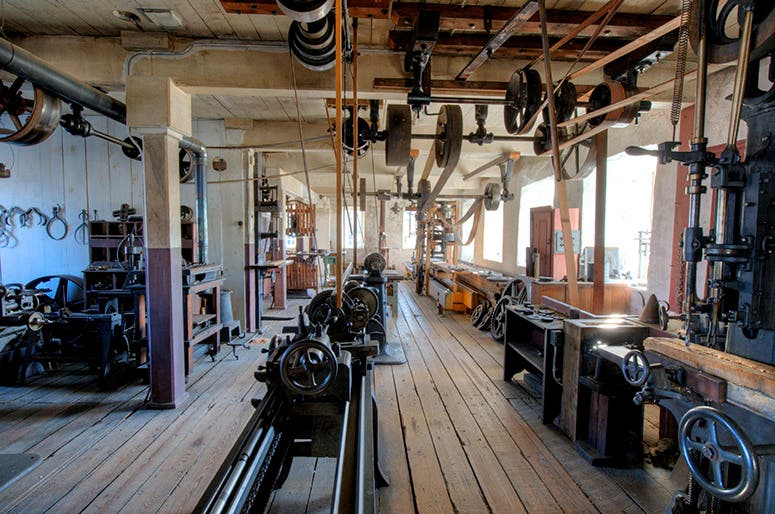 Machine shop, first floor of the Wilkinson Mill in the Old Slater Mill Historic District, Pawtucket, Rhode Island (bestbudbrian on Wikimedia commons)