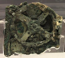 Front of Fragment A of the Antikythera Mechanism, showing the main four-spoked gear wheel, b1, National Archaeological Museum of Athens (Wikimedia commons)