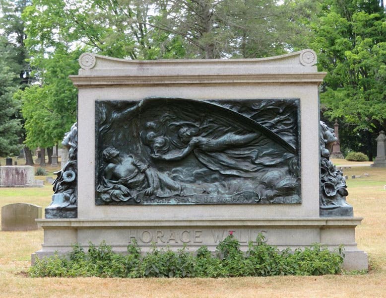 Monument for Horace Wells, designed by Louis Potter and Montague Flagg (1909), Cedar Hill Cemetery, Hartford, CT. The monument is flanked by a pair of female heads. The one on the right has her eyes closed and is positioned over a bouquet of poppies and the motto “I Sleep to Awaken.” The one on the left has her eyes open and replaces the poppies with morning glories. Her motto reads “I Awaken to Glory.” (Photographs by author)
