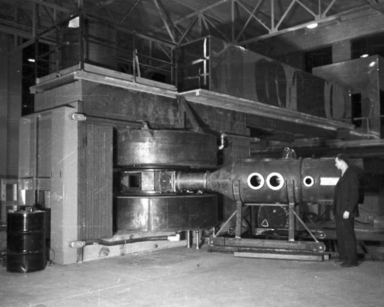 Edwin McMillan at the 60-inch cyclotron at Berkeley, 1939 (nara.getarchive.net)